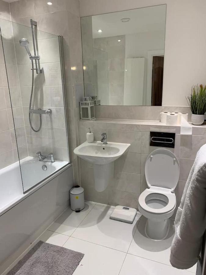 Lovely 1-Bed Serviced Apartment With Free Parking West Thurrock Exterior foto